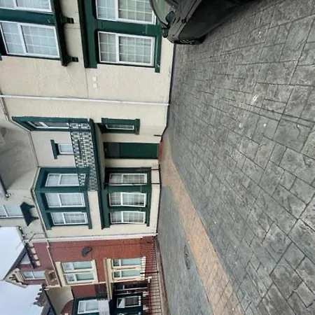 Hostel Single En-suite On Southfield Road