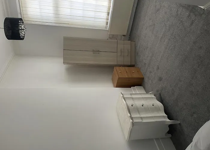 Hostel Single En-suite On Southfield Road *