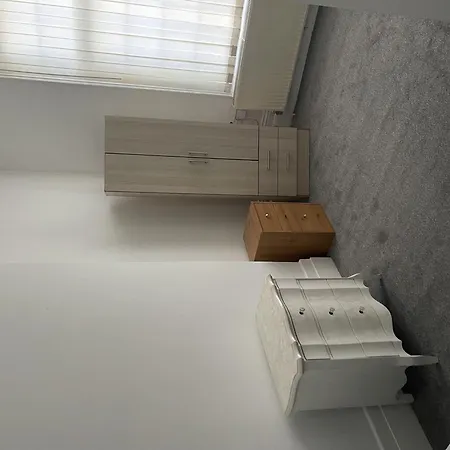 Hostel Single En-suite On Southfield Road *